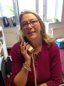 Frau Ostermann, Mitarbeiterin der Anwältin Claudia Bayer-Romeiser